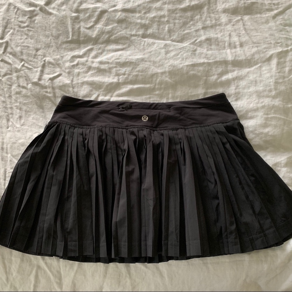 Lululemon size 6 Pleat to Street Black